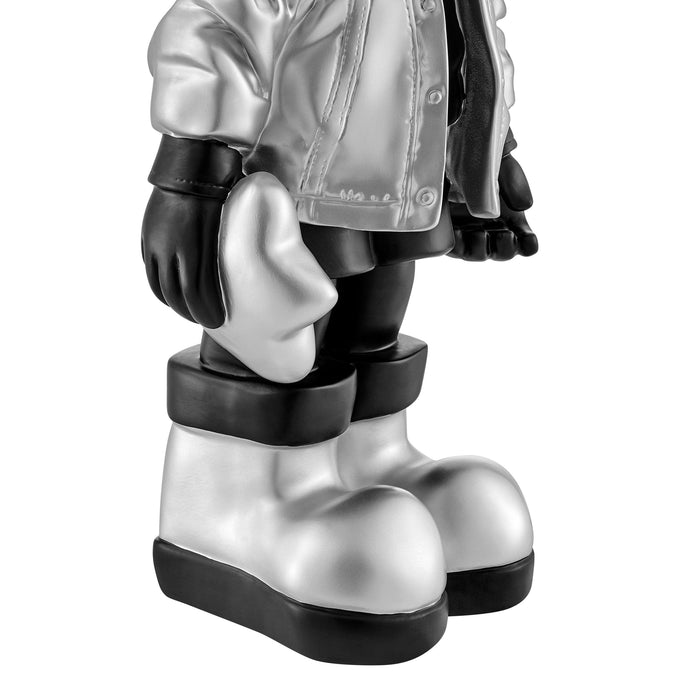 Hubble takes the Stars //Astronaut- Sculpture // Black & Silver